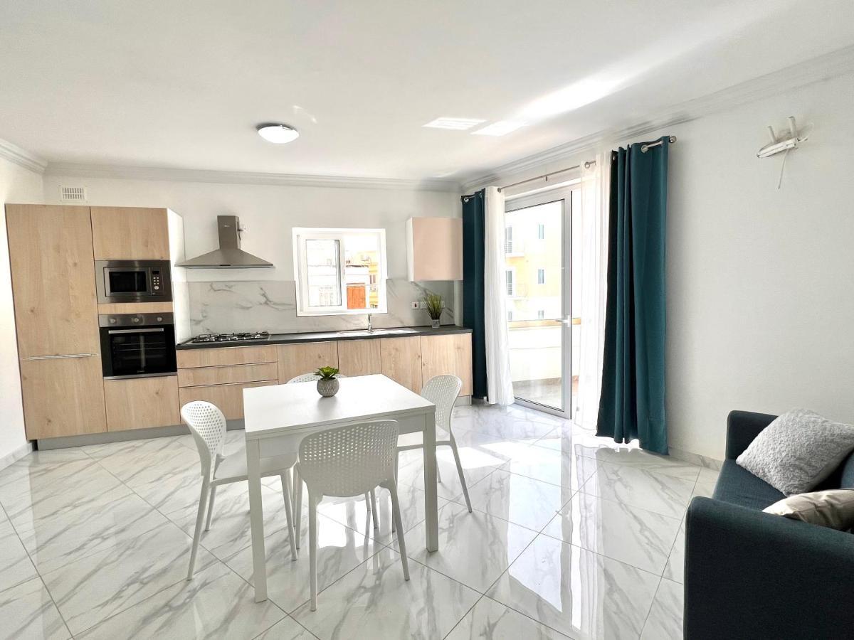 Condo With Patio Overlooking Piazza Gzira Экстерьер фото
