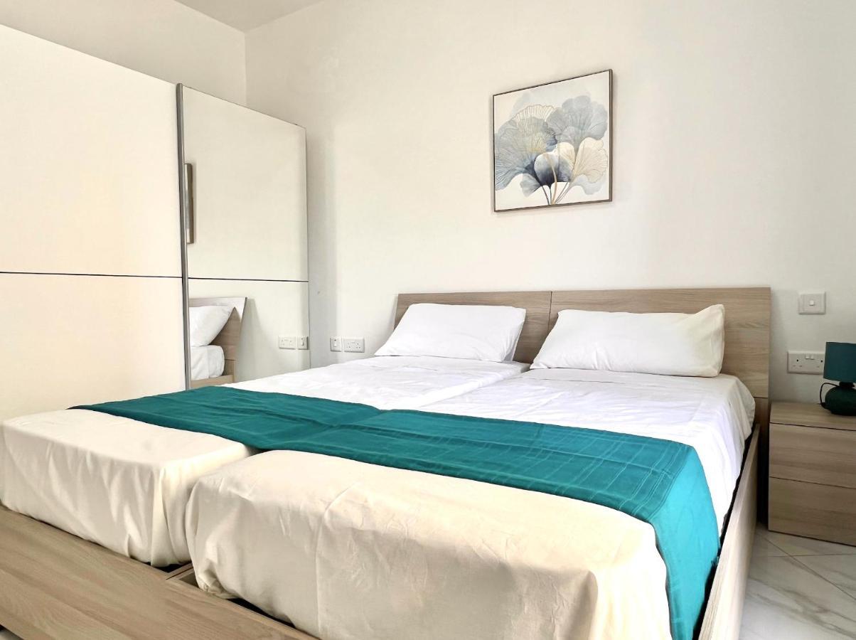 Condo With Patio Overlooking Piazza Gzira Экстерьер фото